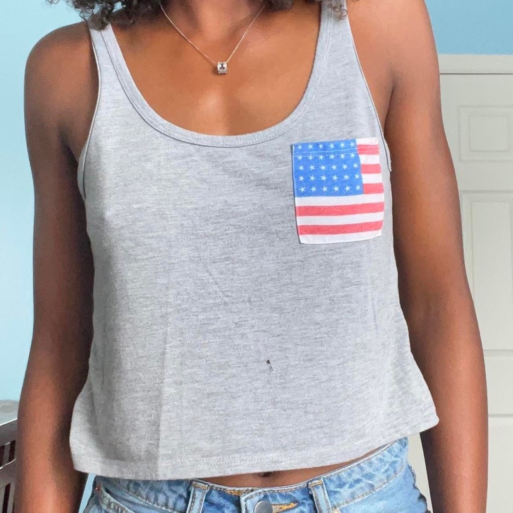 Short grey tank top